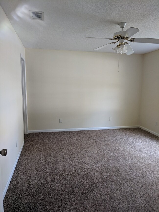 Building Photo - Apartment for Rent