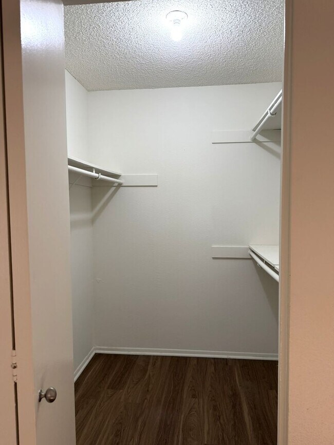 Building Photo - Luxury Living at The Estates Condominium Complex – 2 Bedroom, 2 Bathroom