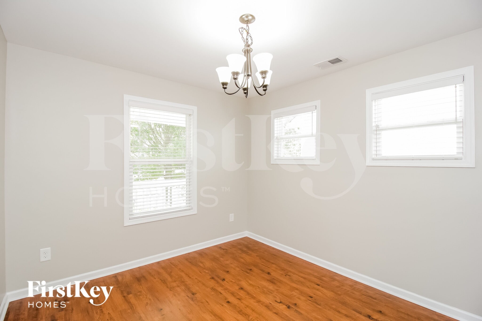Building Photo - 20 Oakbrook Dr