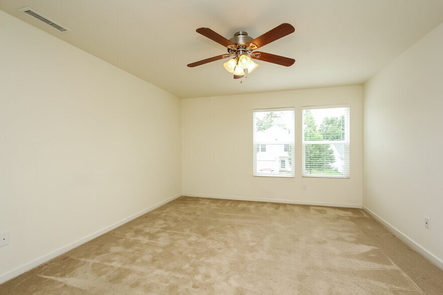 Building Photo - 1192 N Aberdeen Dr