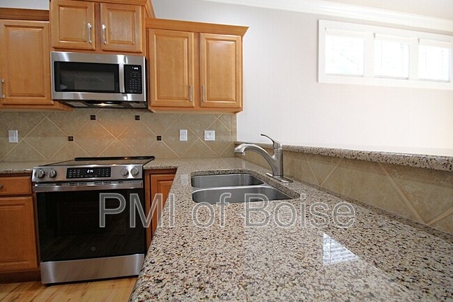 Building Photo - 2271 E Powder River St