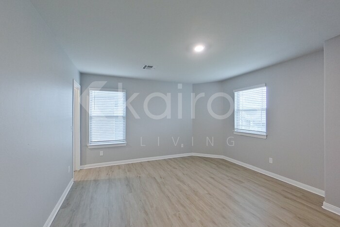 Building Photo - 1020 NW 4th St