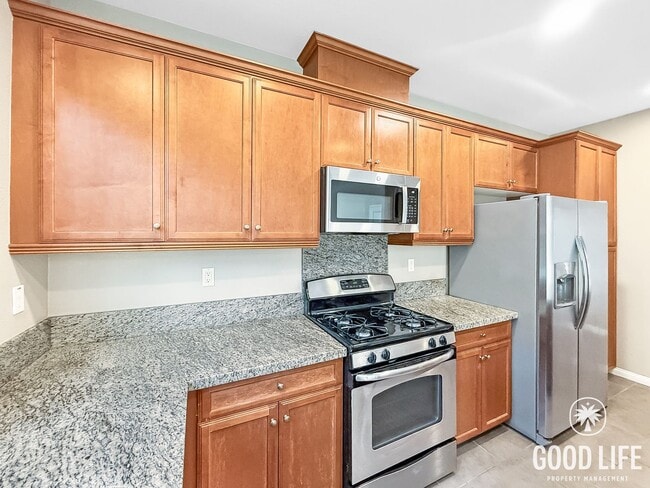 Building Photo - Stunning 4B/3BA house in San Elijo Hills!