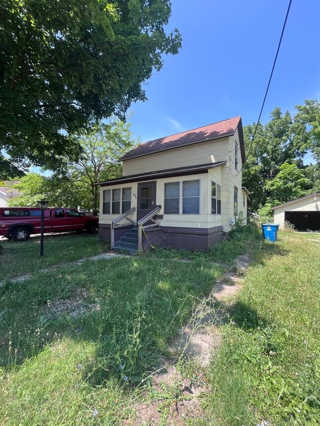 Primary Photo - 636 Florence St