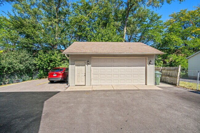 Building Photo - 519 Hillside Dr