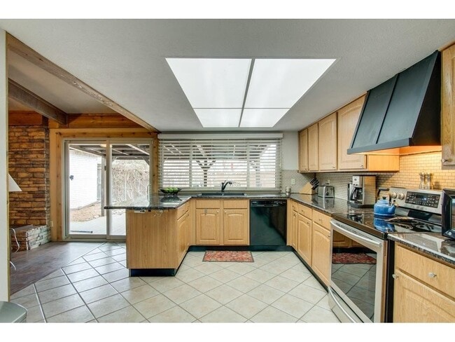 Building Photo - Adorable Home on Corner LOT- COMING SOON