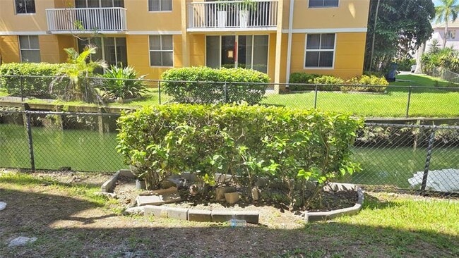 Building Photo - 1350 SE 3rd Ave