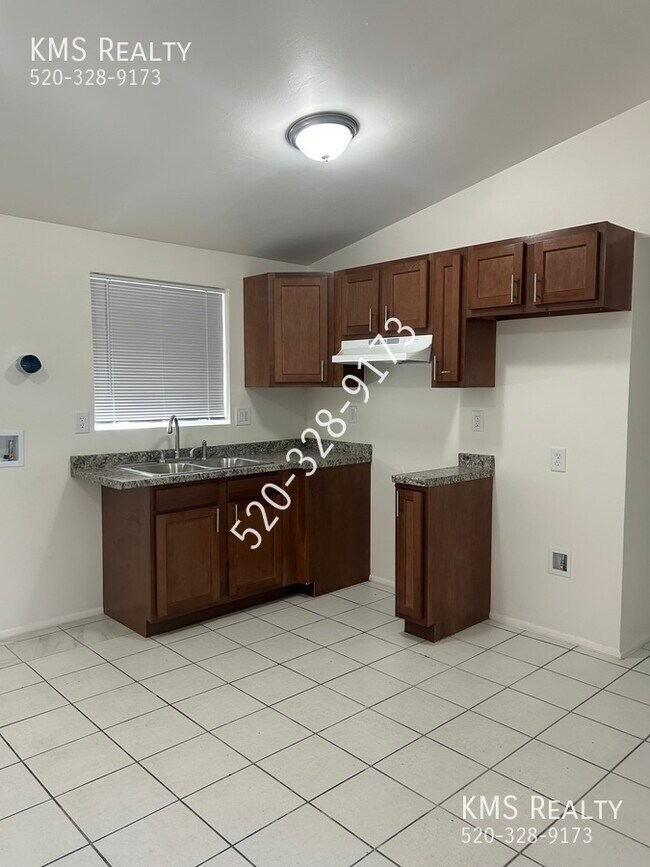 Building Photo - 5126 E Bellevue St