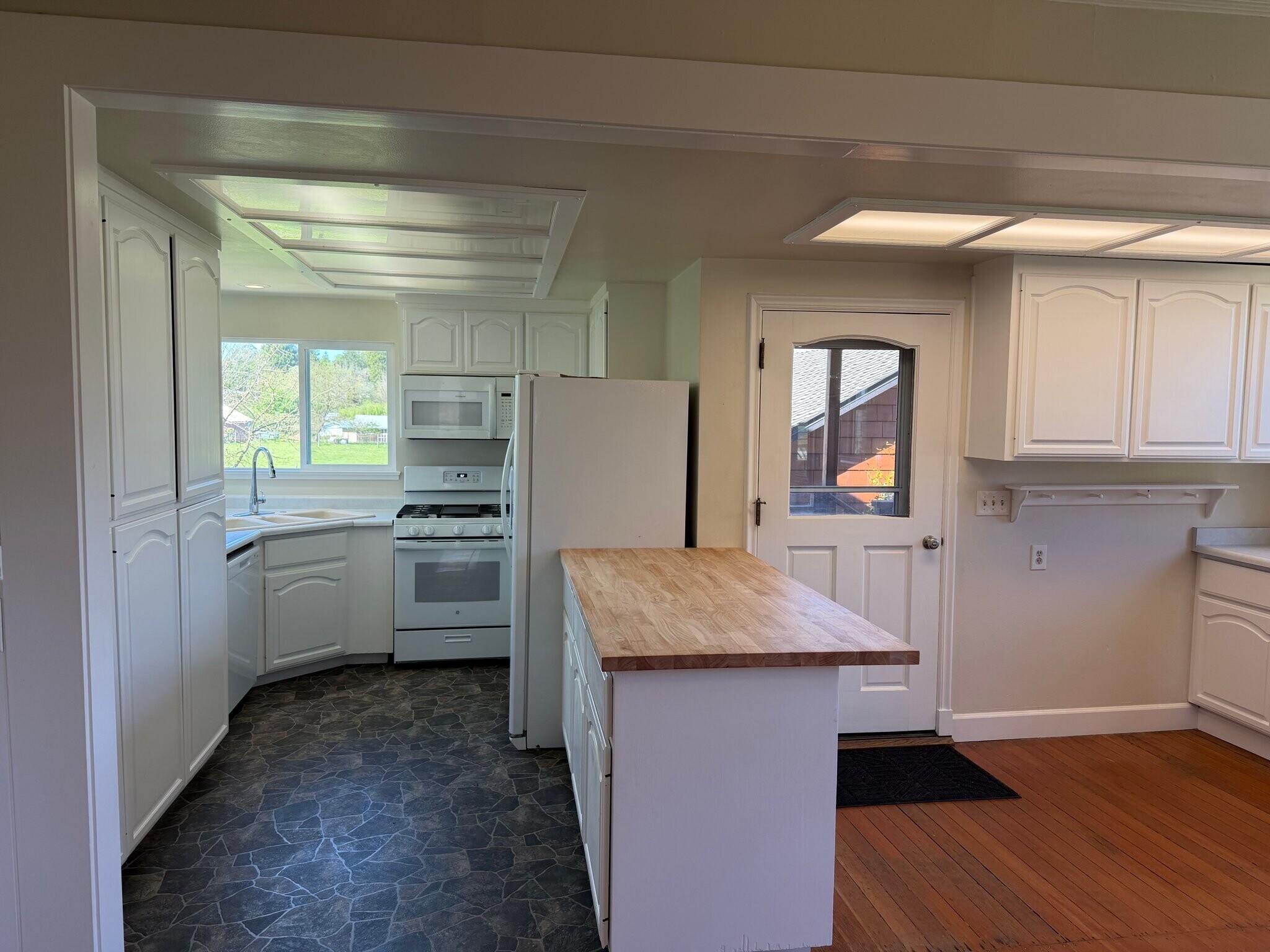 Building Photo - 1789 Cooper Rd