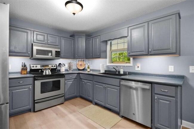 Building Photo - 78 Bluebird Ln