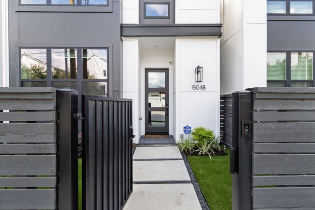 Building Photo - 1504 Ennis St