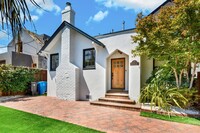 Building Photo - Stunning Single Family Home