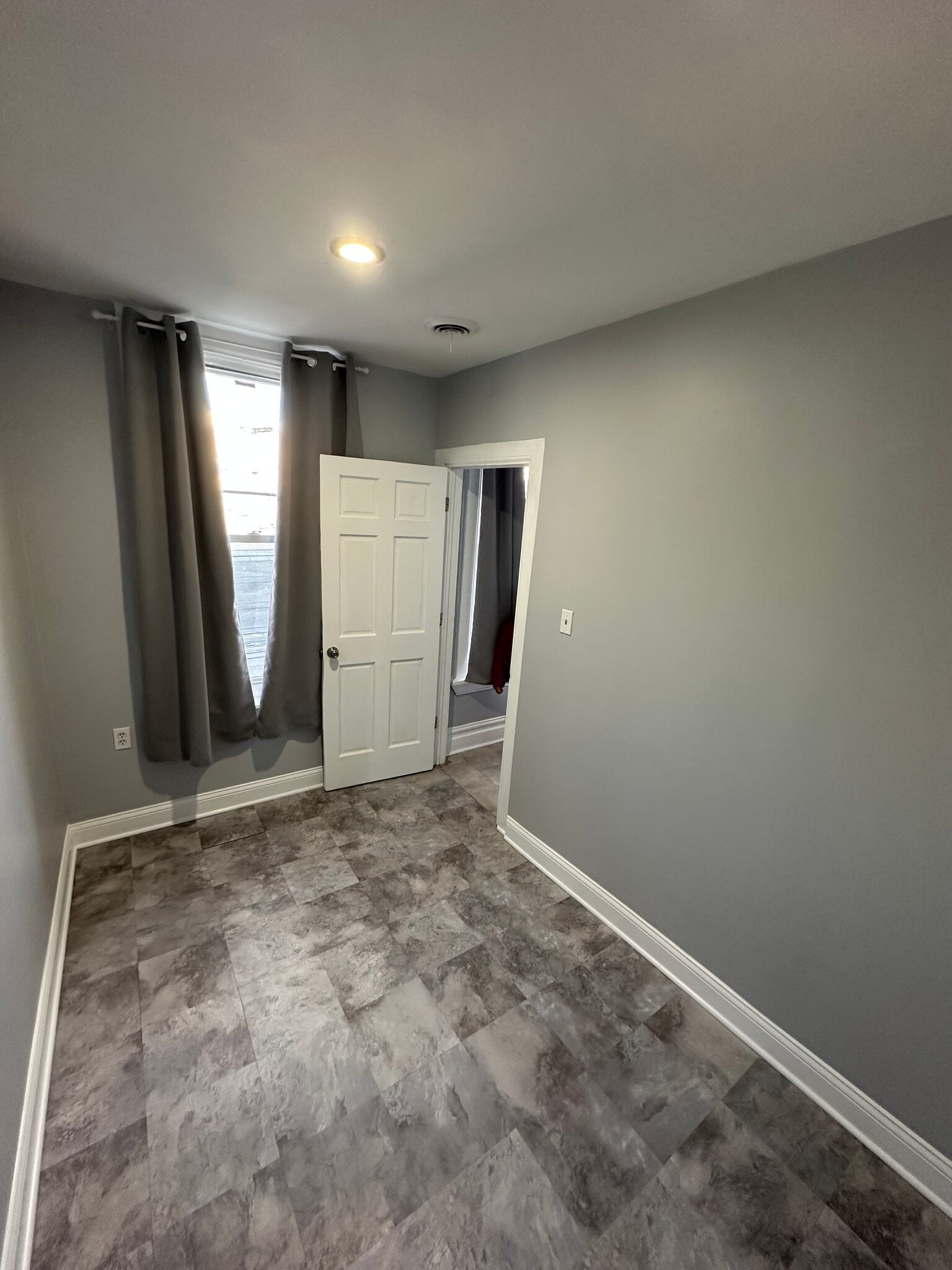 Building Photo - 2712 W 25th St