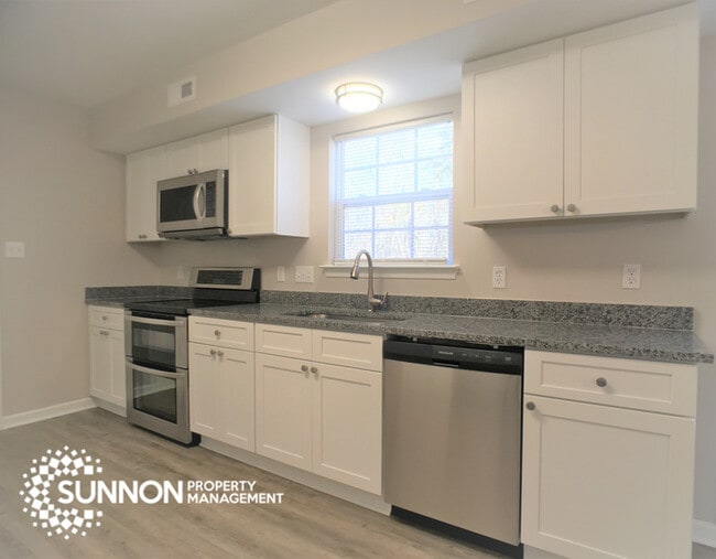 Building Photo - 4 Bed 2.5 Bath in Woodstone with Fenced Yard