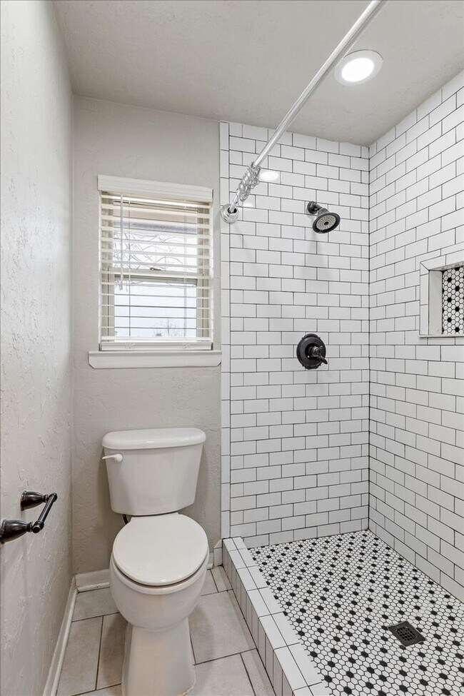 Building Photo - 7522 NW Stonegate- COMING SOON!