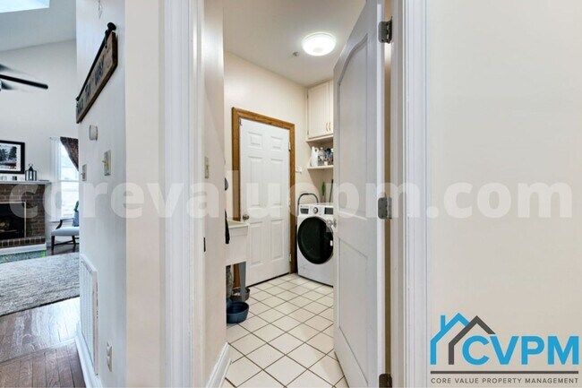Building Photo - 13017 Weiss Dr