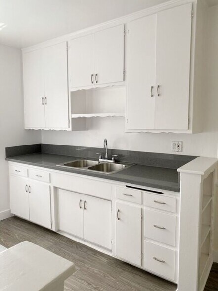 Interior Photo - 2110 W El Segundo Blvd.
