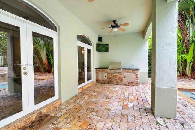 Building Photo - 4065 Battersea Rd