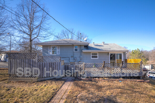 Building Photo - 8101 NE Tullis Dr