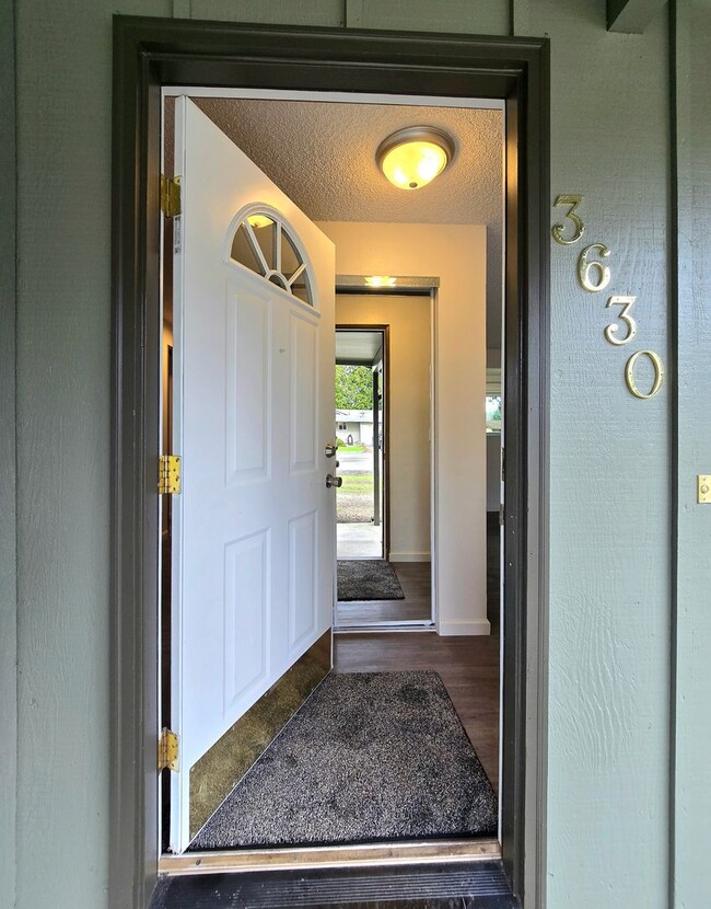 Building Photo - 4 Bedroom Home in North Marysville  - Pet Friendly!