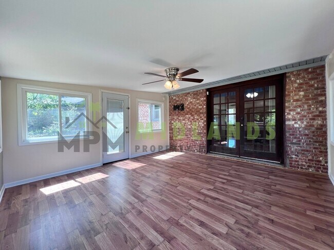 Building Photo - 3836 Davies Dr