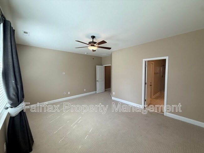 Building Photo - 212 Ellsworth Manor Dr