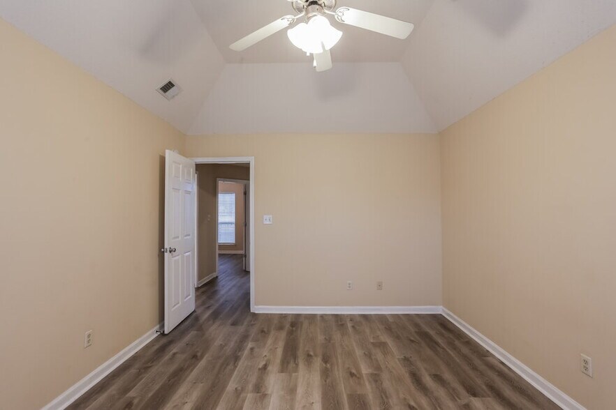 Building Photo - 4088 Carroll Dr