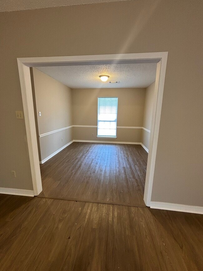 Building Photo - 12 Tripp St