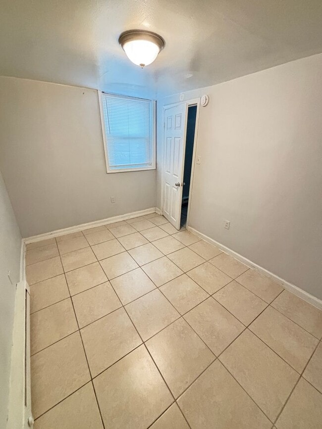 Building Photo - 384 Tilghman St