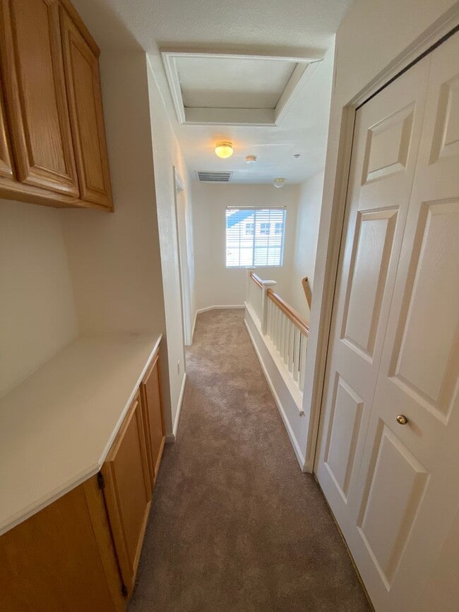 Building Photo - 3 Bed 2.5 Bath Townhouse W/ Attached Garage In Portside Village