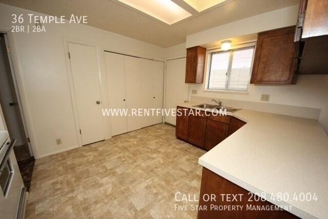 Building Photo - 36 Temple Ave