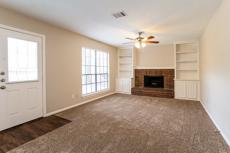 Building Photo - 2607 Hidden Garden Dr
