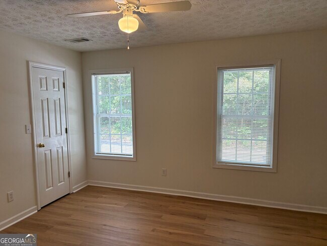 Building Photo - 4601 Logan Way