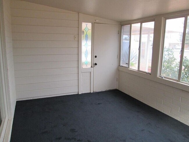 Building Photo - 2 Bedroom, 2 Bath Home Coming Soon!