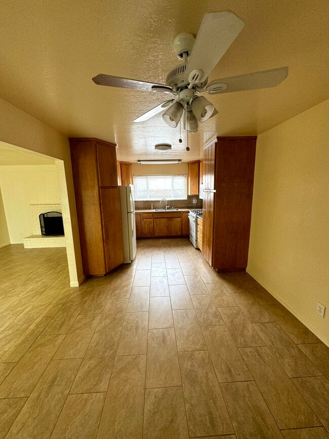 Building Photo - 487 Larson Ct