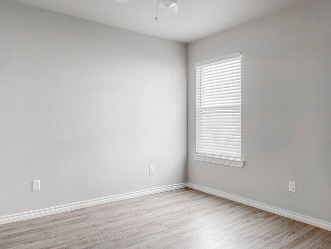 Building Photo - Savor the Sophistication of This Lovely 3-Bedroom!