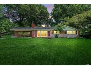 Building Photo - 718 Wenneker Dr