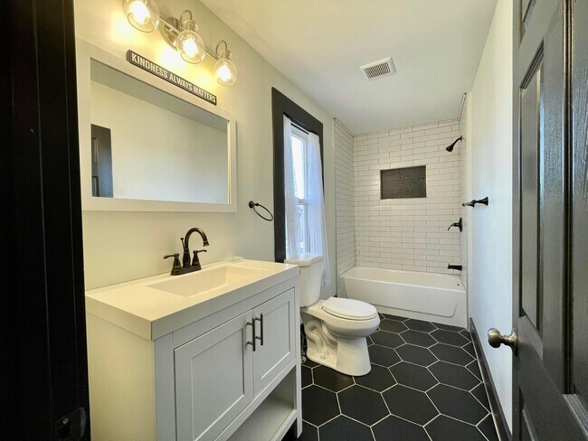 Building Photo - 28 N Princeton Ave