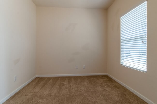 Building Photo - 4 BR/2.5 BA Home - A Rare Rental Between C...