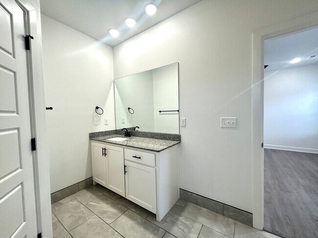 Building Photo - Centerton Home Available NOW! 4 bed, 2 full bath no carpet home. LARGE fenced backyard