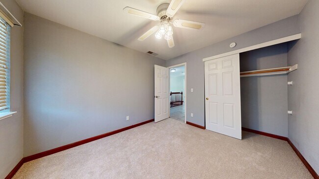 Building Photo - 490 Silvertail Pl