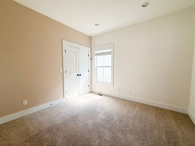 Building Photo - 208 Allison Way