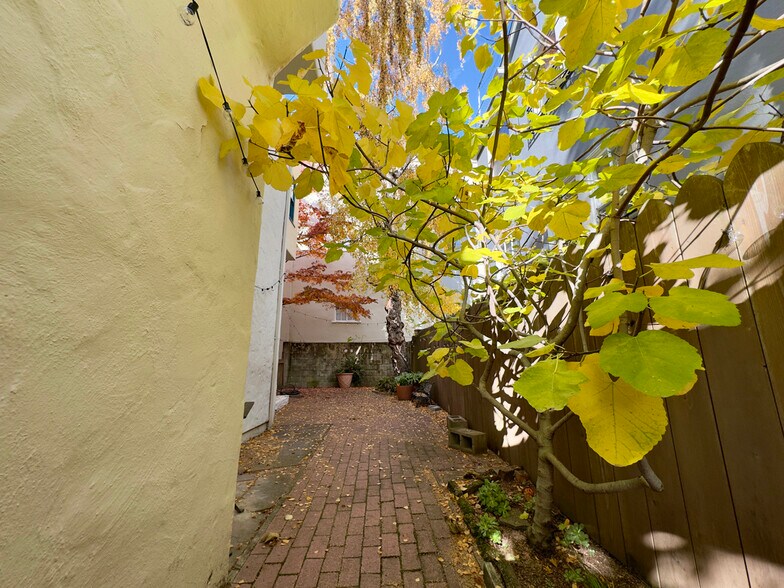 Building Photo - 1645 Scenic Ave