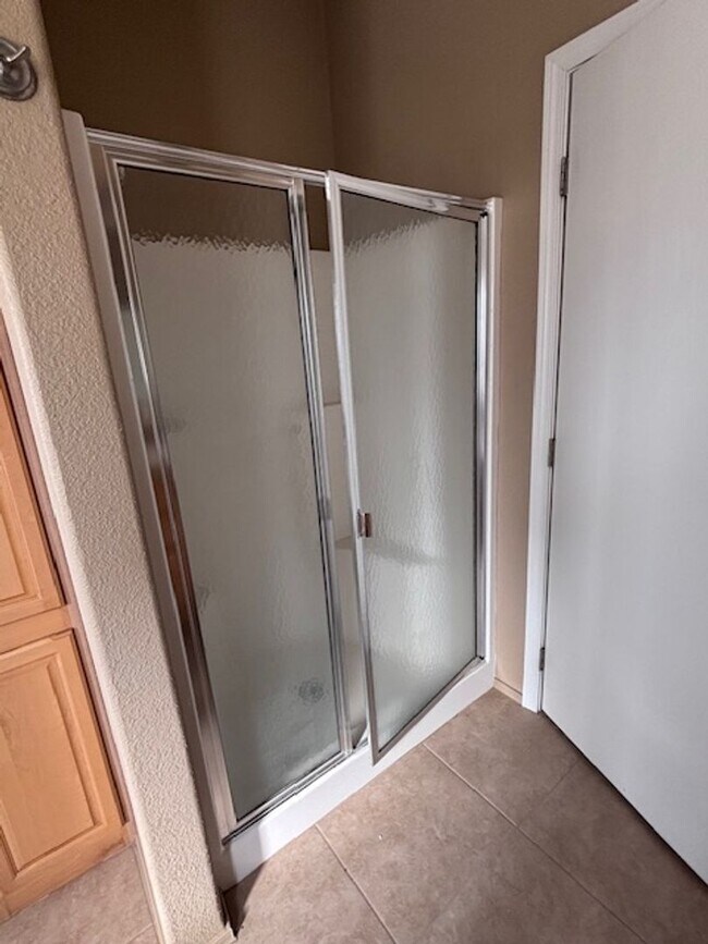 Building Photo - Spacious 3 Bedroom, 2 Bath Home with Large Lot & 3-Car Garage – Prime Location!