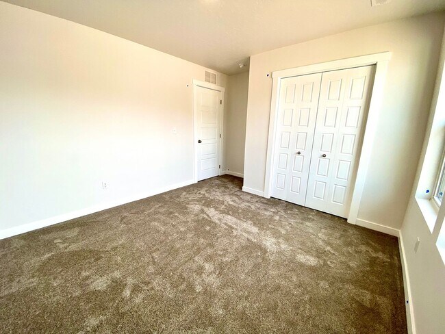 Building Photo - 4 Bedroom 2 Bath Single Level in Meridian Eagle & Ustick available 06/22/26