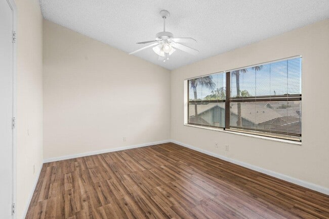 Building Photo - 9112 SW 21st Ct