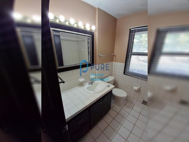 Building Photo - Beautiful Burnsville 3 Bedroom / 2 Bath Ho...