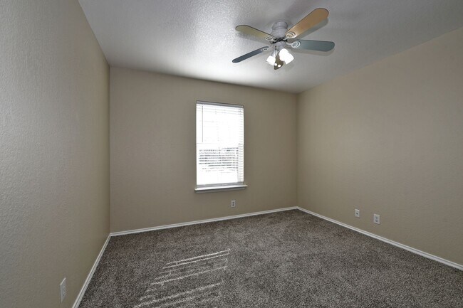 Building Photo - 4 Bedrooms!!!!! 2.5 bath and 2 attached ca...
