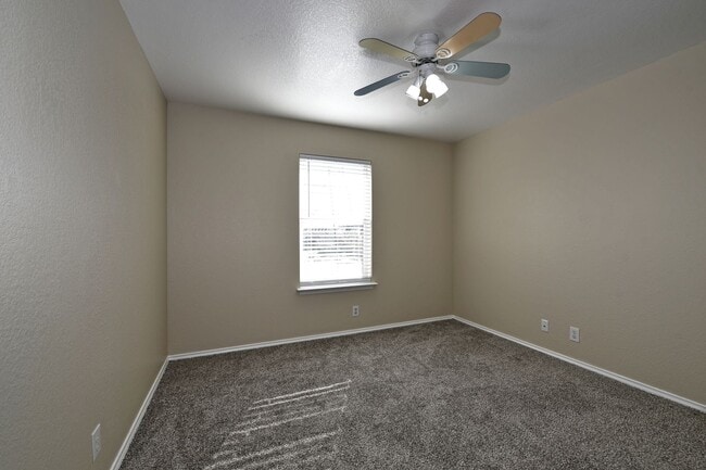 Building Photo - Great Home 1604 and Shaenfield