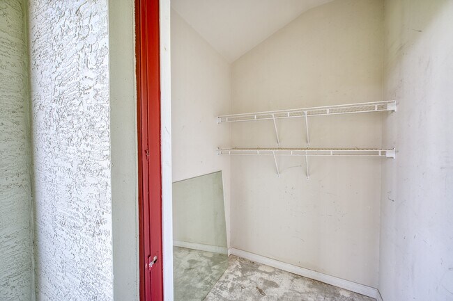 Outdoor Storage Closet - 5681 Bentgrass Dr